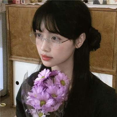 金牌客服董董恩